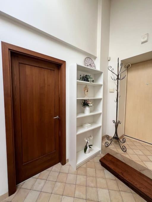 Old Town Apartment With Free Parking วิลนีอุส ภายนอก รูปภาพ